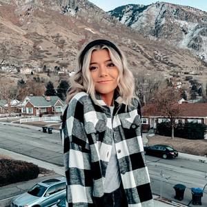 Meet your Posher, Caitee